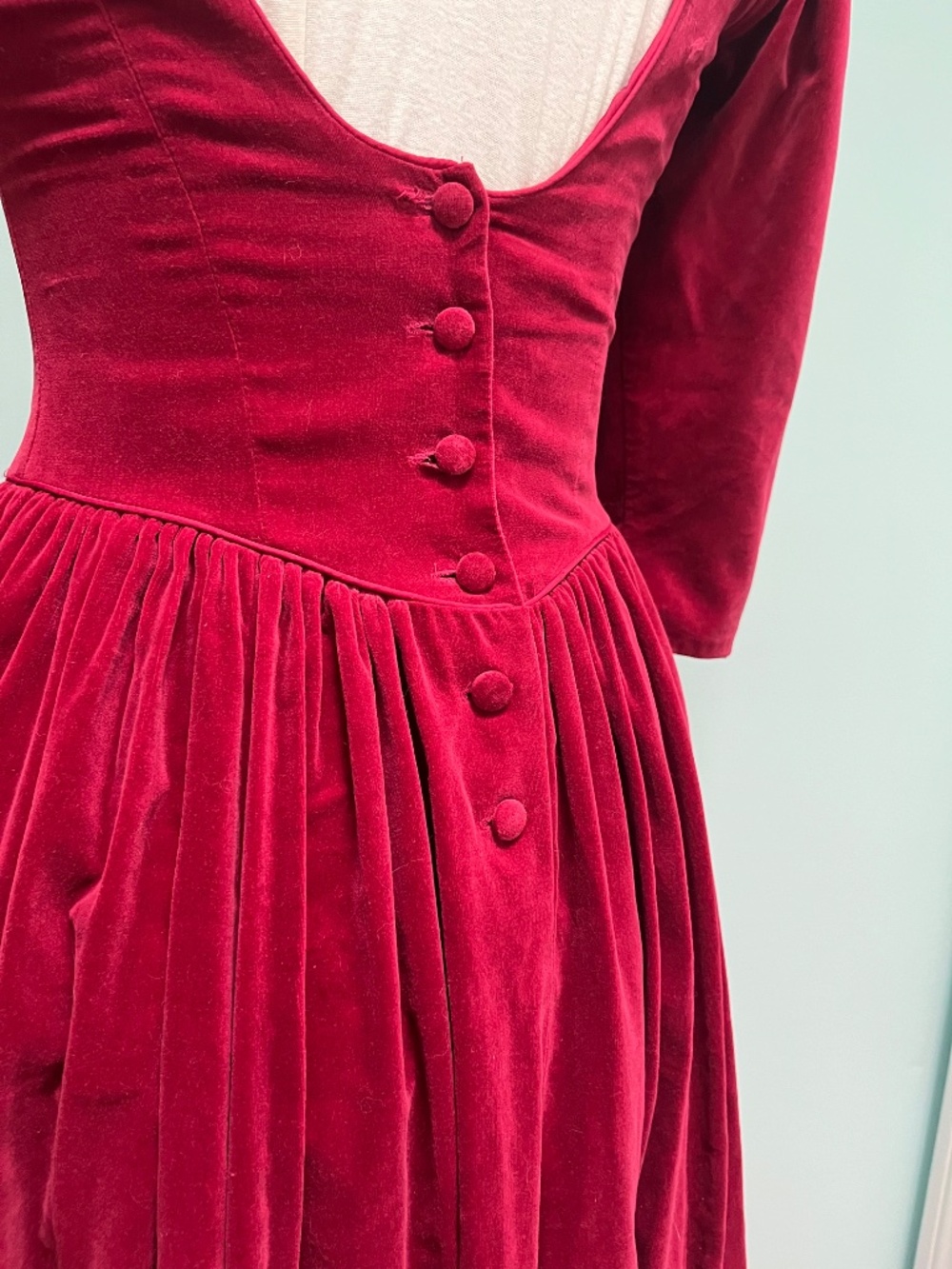 Gorgeous Laura Ashley wine coloured velvet dress, Sz 6 - Picture 6 of 11